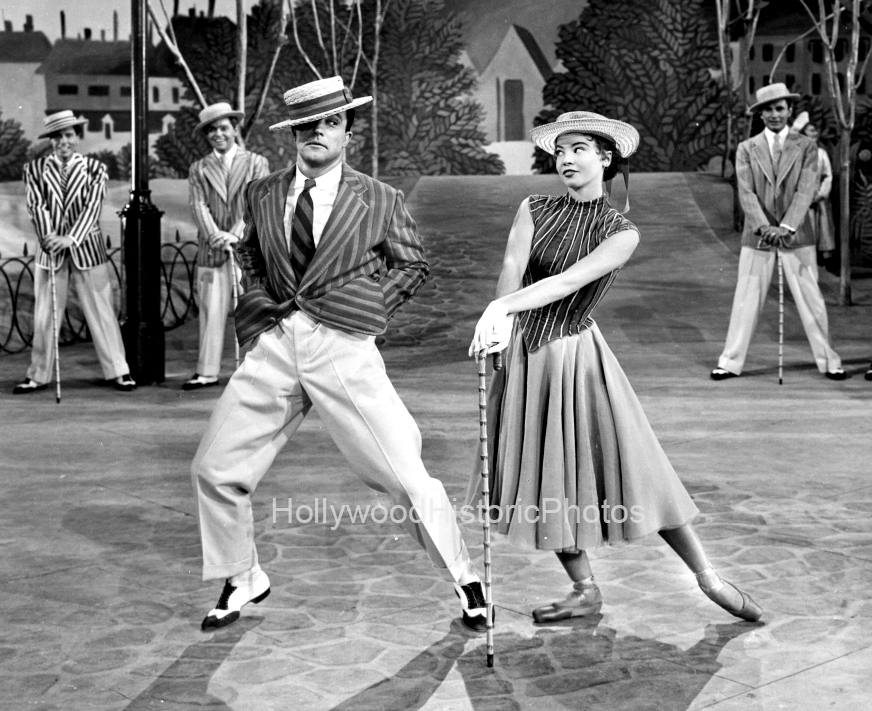 Gene Kelly 1951 An American In Paris Leslie Caron MGM WM.jpg